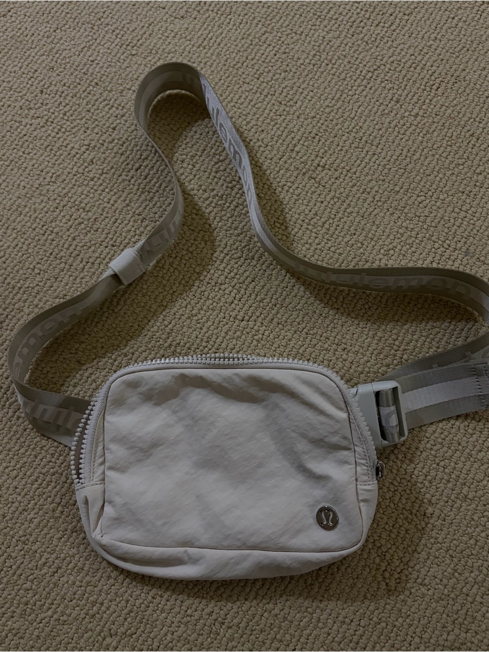 lululemon athletica Light Gray/white everywhere belt Bag NWOT